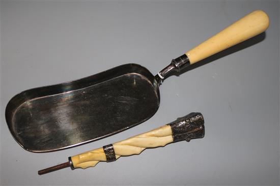 A George V ivory handled silver crumb scoop and a similar parasol handle.
